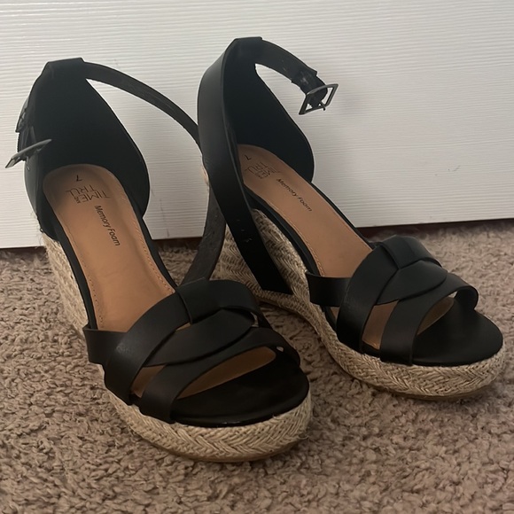 Time and Tru Black Wedges - Picture 2 of 6